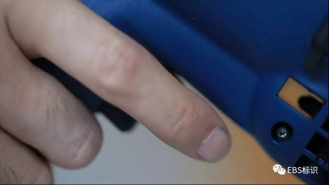 一连扣动EBS250扳机举行管路洗濯