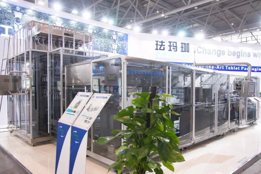 珐玛珈标记展位内的透明罩装备与展示牌