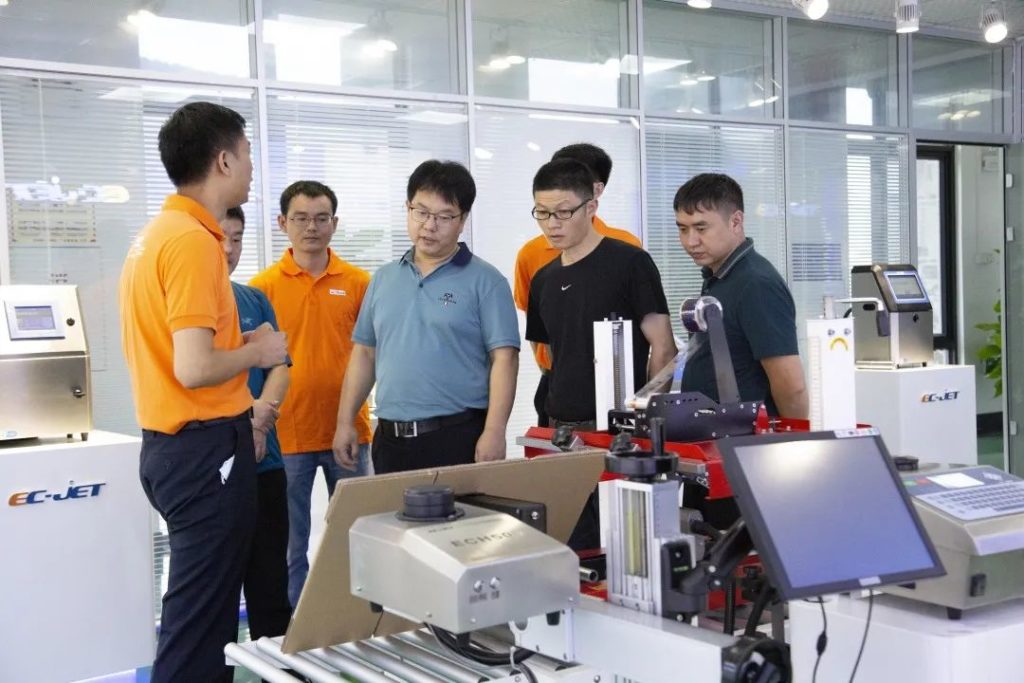 企业考察 | 新希望乳业高层团队到尊龙凯时人生就是搏举行考察交流